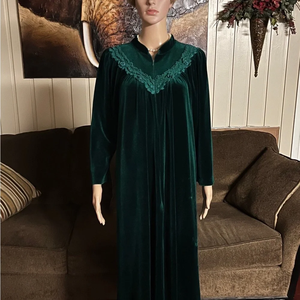 Komar ~ Vintage ~ Women’s Large ~ Velvet ~ Green Robe W/ Floral Lace - Picture 10 of 16